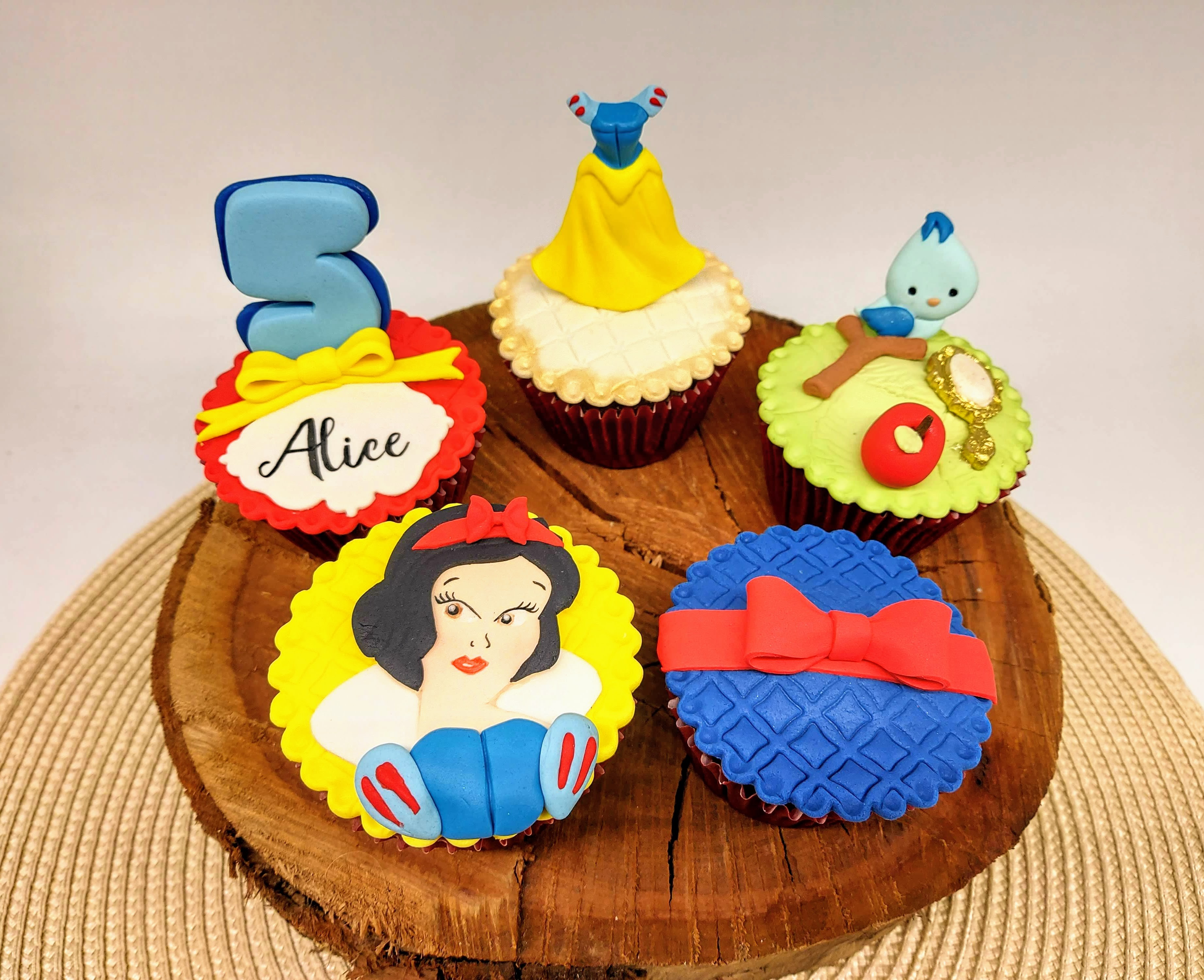 Cupcake Branca de Neve