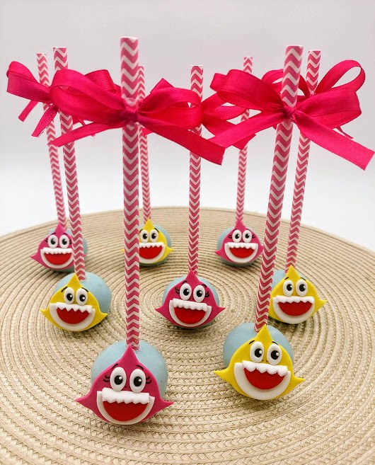 Cake pop Baby Shark