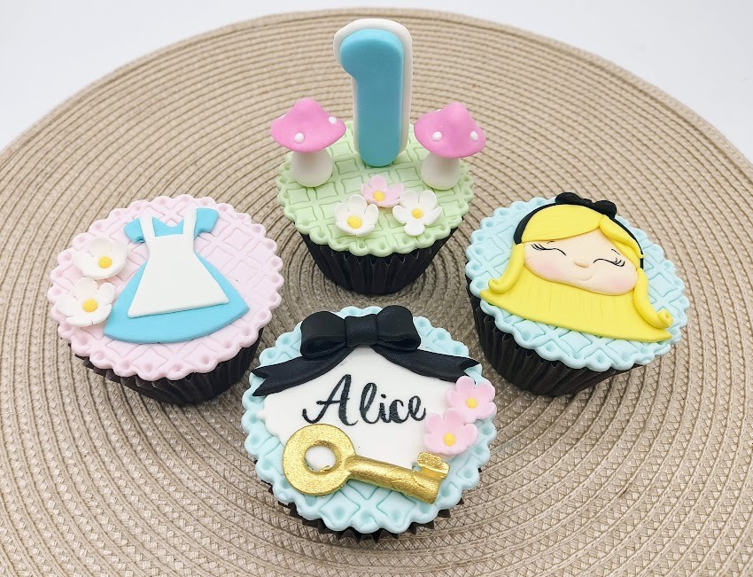 Cupcake alice no pais das maravilhas