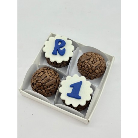 4 Brigadeiros Decorados na Caixa